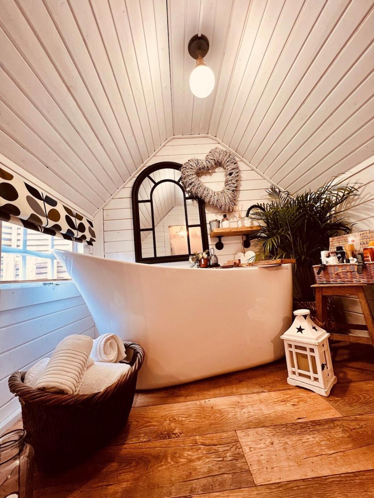 1 - Ein Trysor Cudd - Outdoor Bathtub - Incredible Views Villa Pont Sticill Buitenkant foto