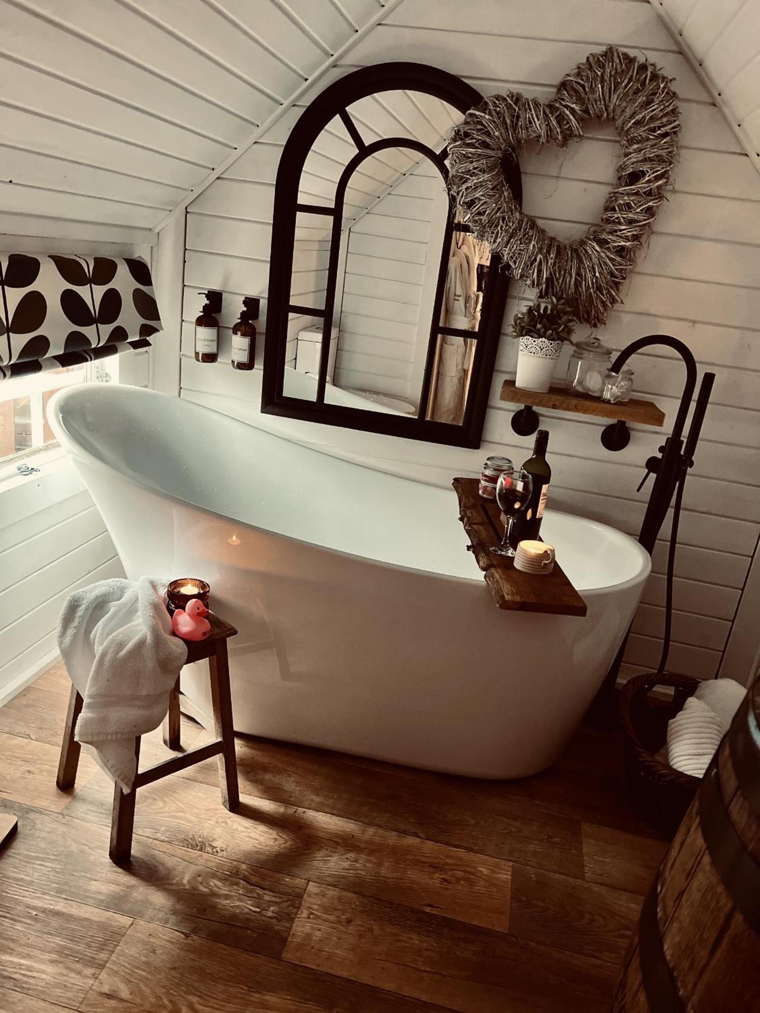 1 - Ein Trysor Cudd - Outdoor Bathtub - Incredible Views Villa Pont Sticill Buitenkant foto